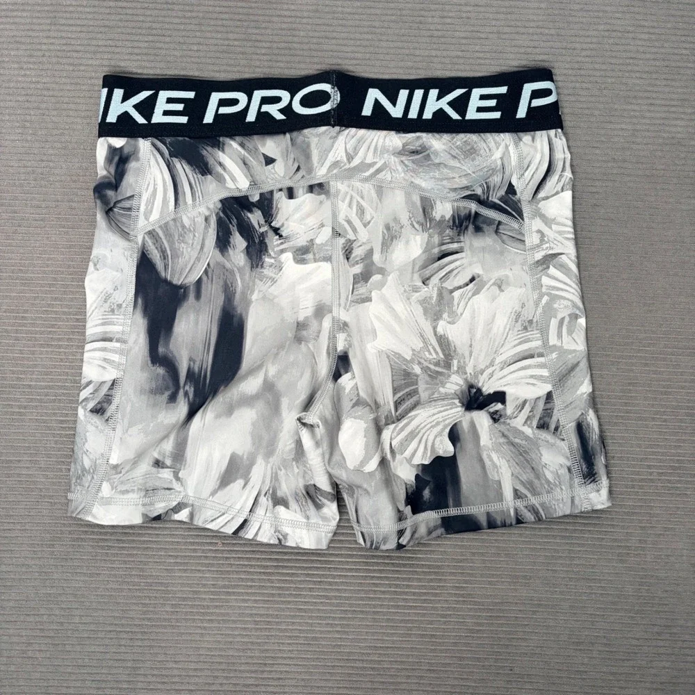 Nike Pro 4